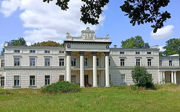 Pałac w Głuchowie: fascynująca historia i architektura czekają na Ciebie