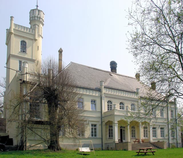 Pałac w Rybokartach: Historia, architektura i tajemnice zabytku